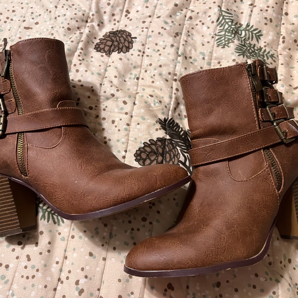 Tan booties - Picture 2 of 4